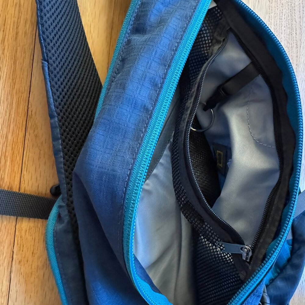 Patagonia Sling Bag Blue - Picture 3 of 9